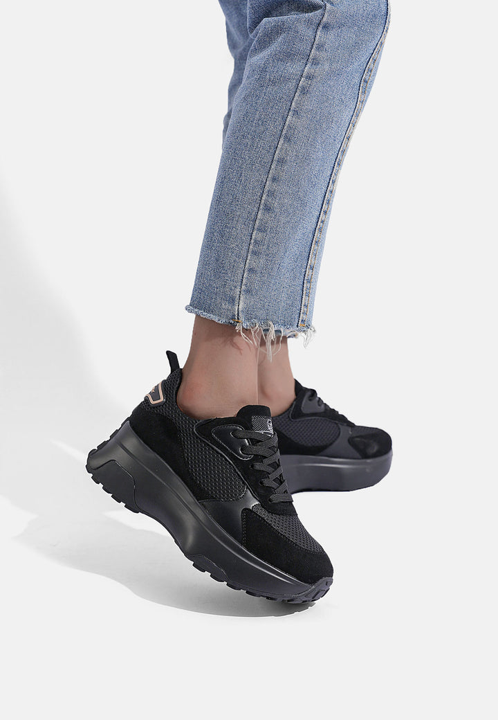 Sneakers stringate colore nero con platform