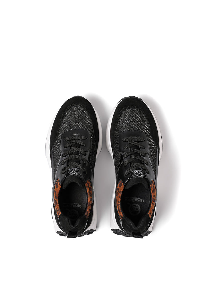 sneakers stringate colore nero e con platform