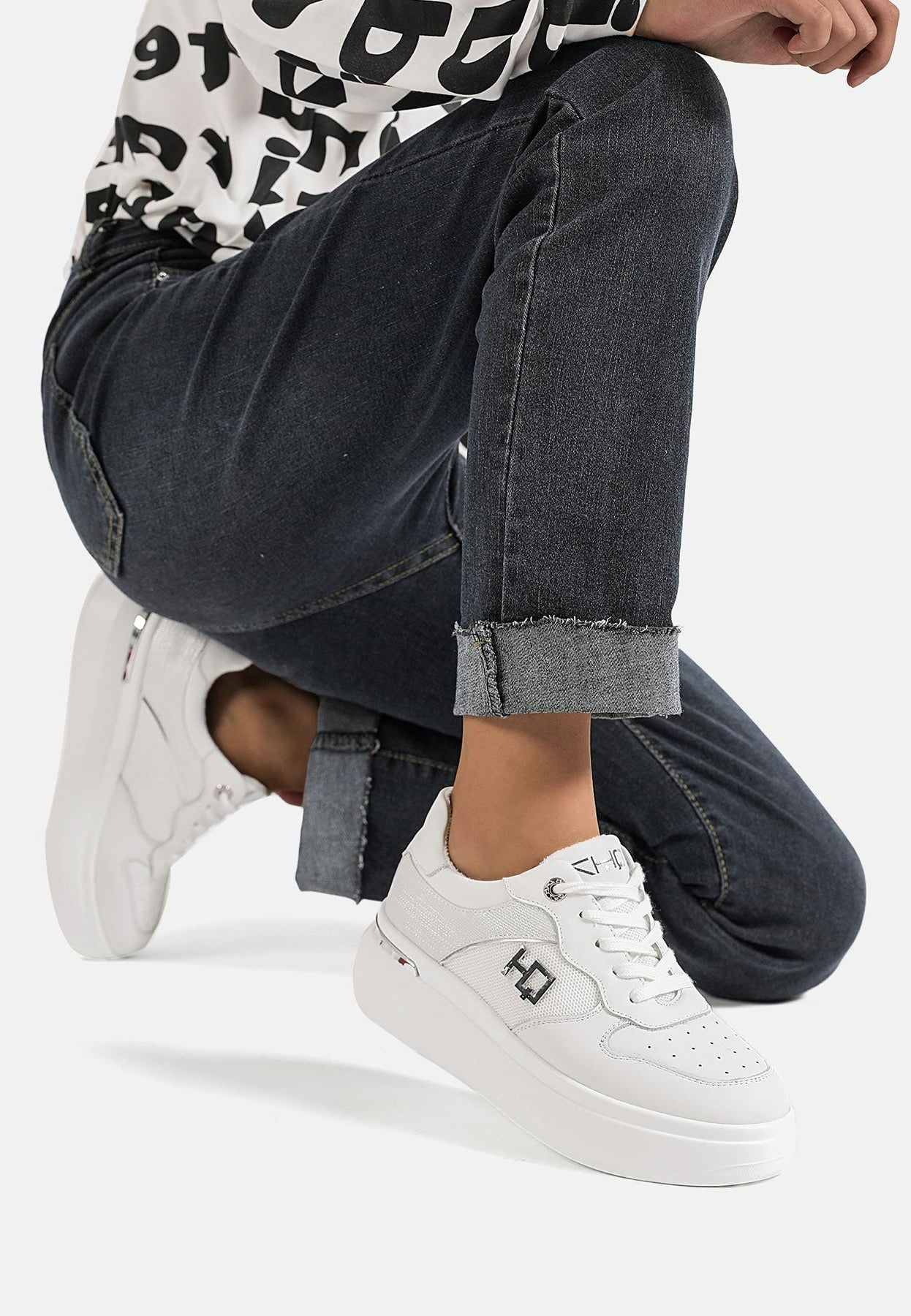 Sneakers QH7012 - Main Image