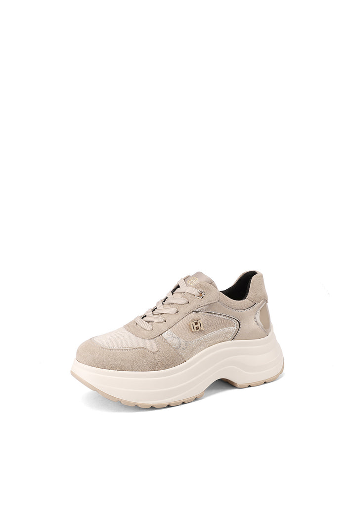 Sneakers da donna con zeppa in camoscio beige e inserti metallizzati