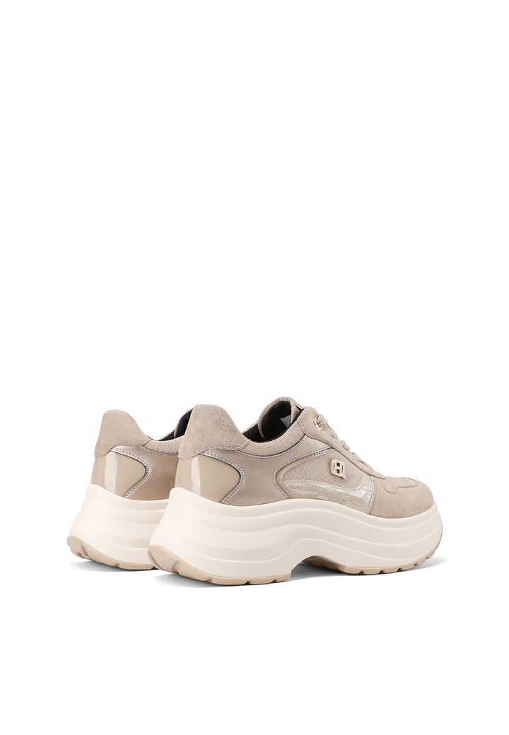 Sneakers da donna con zeppa in camoscio beige e inserti metallizzati