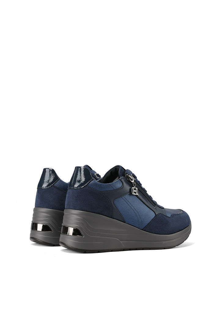 Sneakers da donna con zeppa in camoscio e inserti metallizzati 