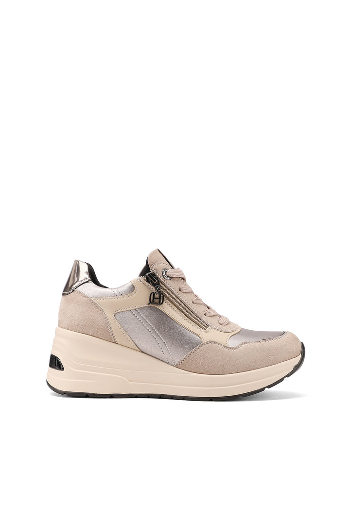 Sneakers da donna con zeppa in camoscio e inserti metallizzati 