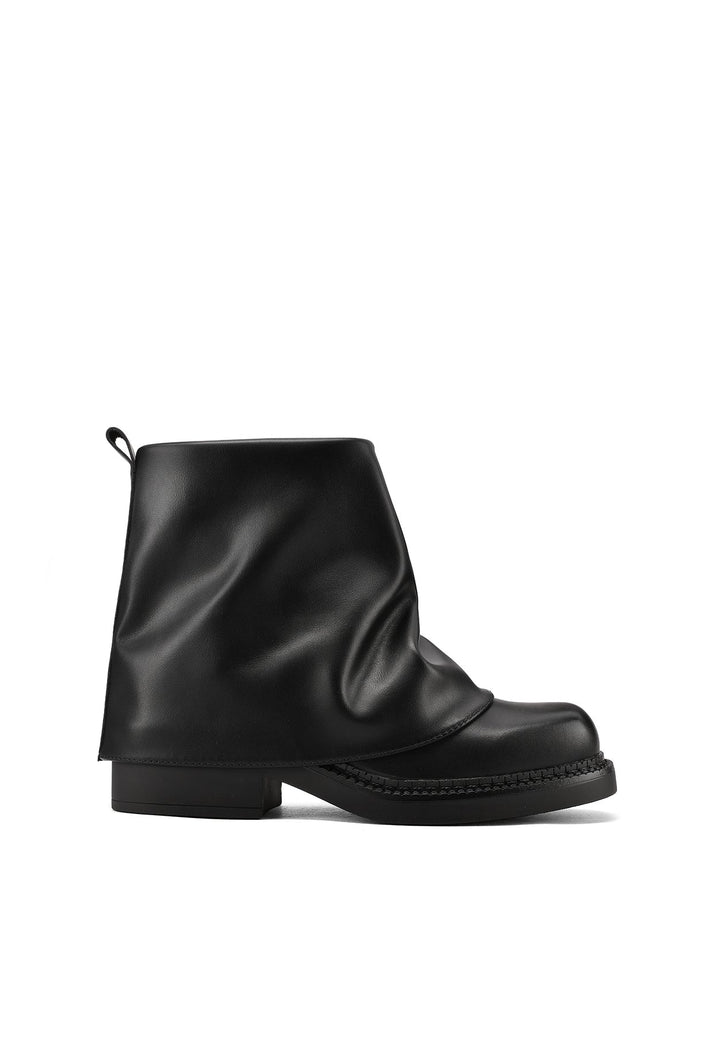 stivaletti da donna con gambale risvoltato in ecopelle nera queen helena X33-70