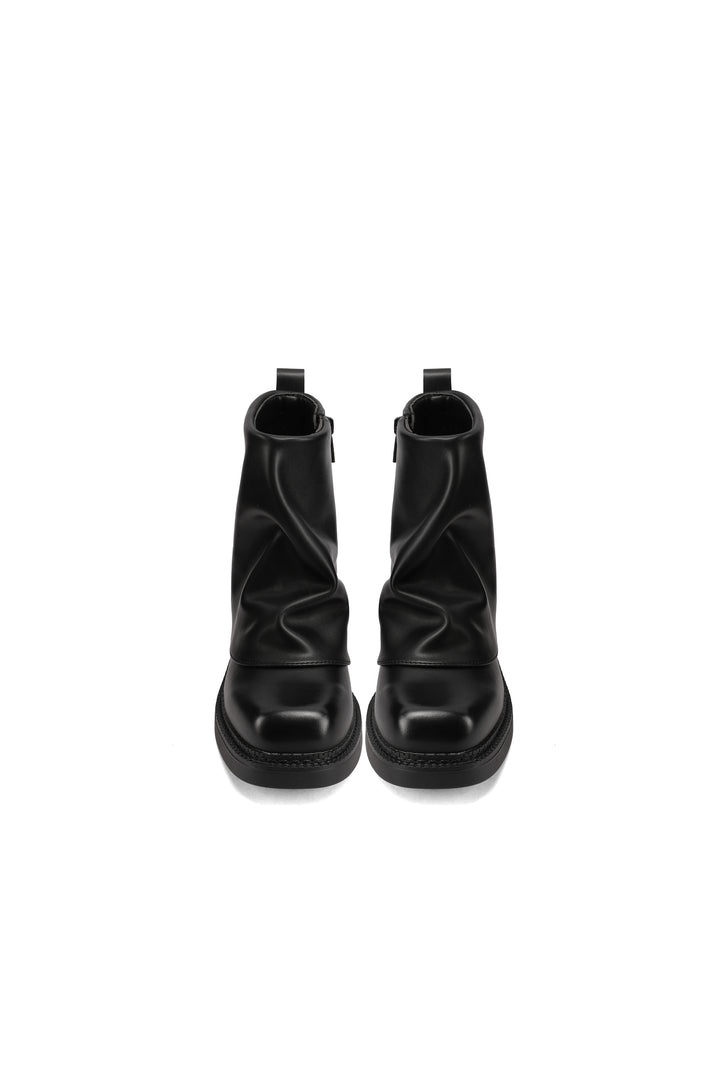 stivaletti da donna con gambale risvoltato in ecopelle nera queen helena X33-70