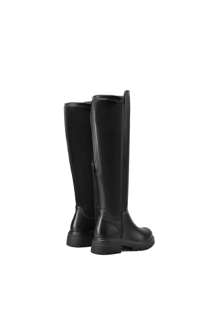 Stivali donna alti con suola carrarmato e linea minimal elegante